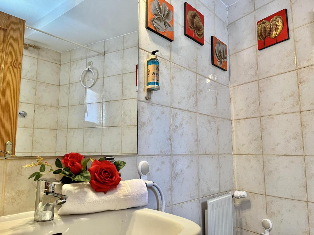 Hostal Nomadas By Gloove Вільяльба-де-ла-Сьєрра Екстер'єр фото