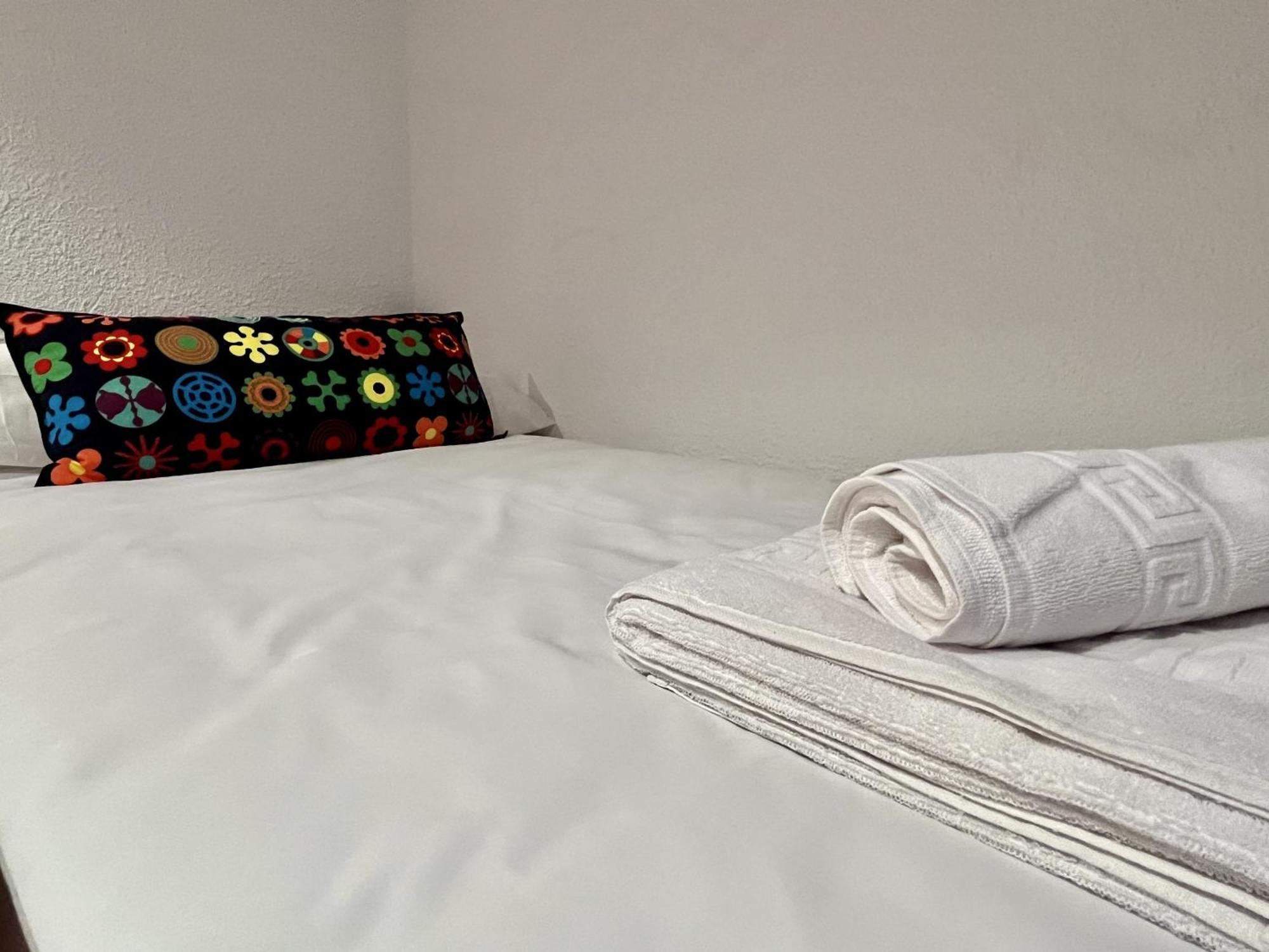Hostal Nomadas By Gloove Вільяльба-де-ла-Сьєрра Екстер'єр фото